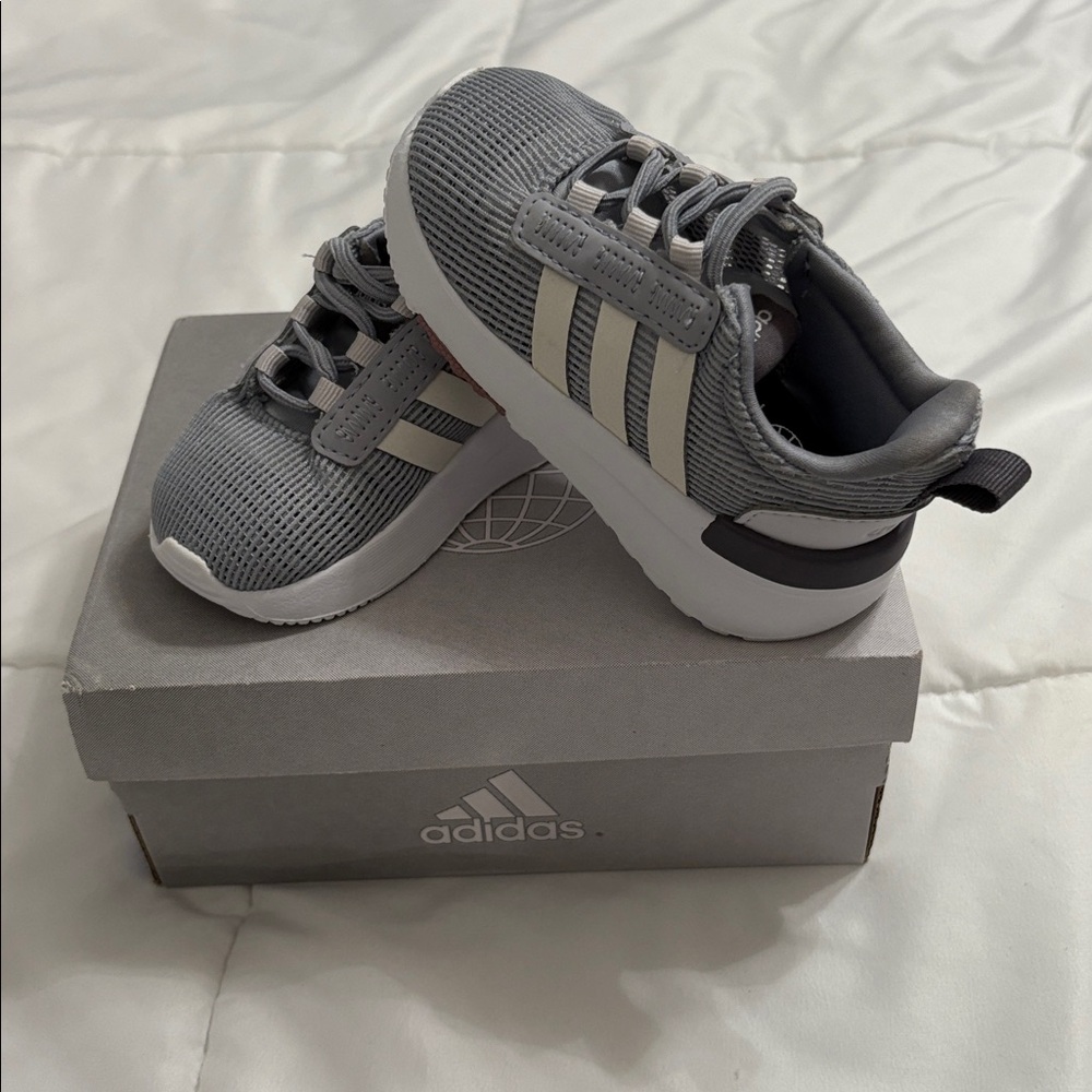❤️NWT Adidas Toddler Sneakers